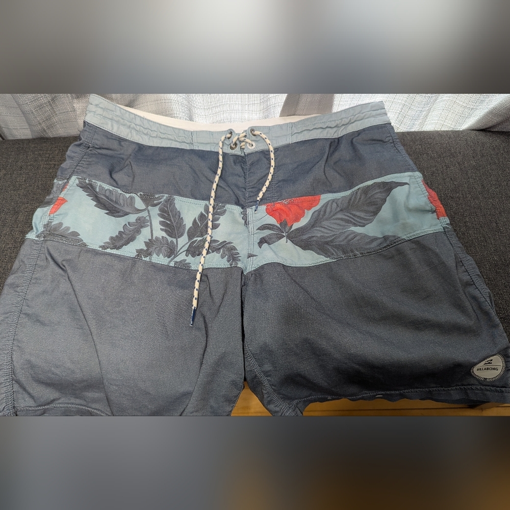 Billabong Boardshorts Grey Floral-Accent Swim Trunks